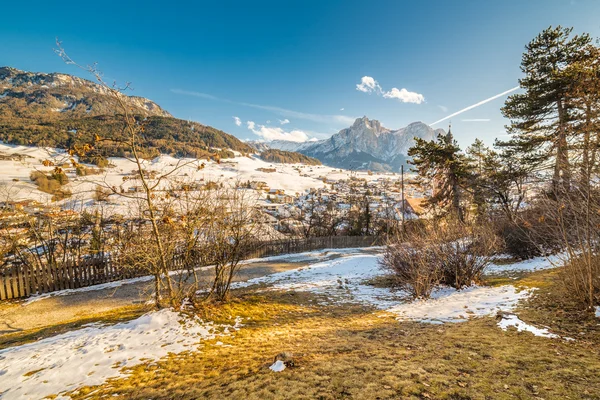 Hiver Paysage Alpin Italie Village Montagne Sommets Enneigés — Photo