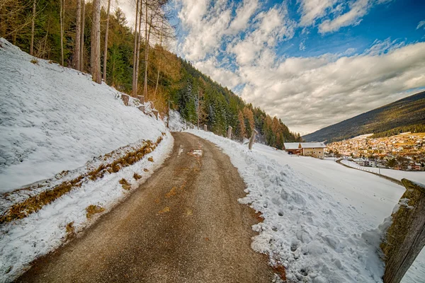 Route Campagne Traversant Paysage Montagne Hivernal — Photo