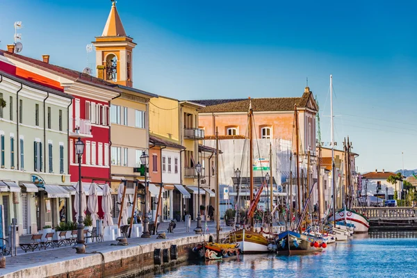 Лодки Гавани Cesenatico Италии — стоковое фото