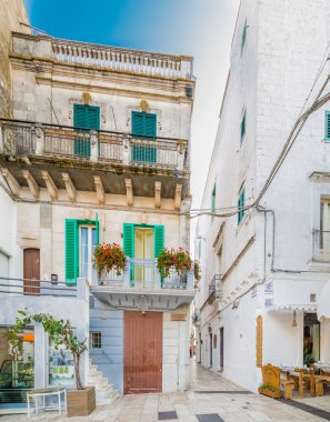 İtalya'da Apulia köyünün tipik beyaz evler