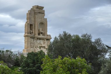 Philopappos Monument, Yunanistan 'ın Atina 'daki komagene Krallığı 'ndan bir prens olan Gaius Julius Antiochus Epiphanes Philopappos veya Philopappus 'a adanmış eski bir Yunan Mozolesi ve anıtıdır..