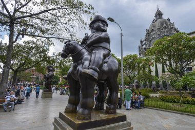 Medellin, Kolombiya - 31 Temmuz: Heykel sanatçısı ve heykeltıraş Fernando Botero Medellin, Kolombiya Plaza Botero üzerinde 31 Temmuz 2017 yılında tarafından.