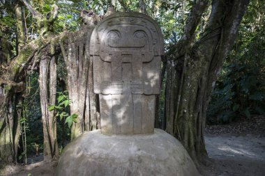 San Agustin, Kolombiya eski Kolomb öncesi heykeller. Archaeological Park, Magdalena Nehri'nin heykeller vadisinde kaynağında 1800 metre yükseklikte.