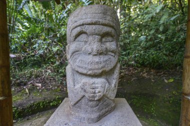San Agustin, Kolombiya eski Kolomb öncesi heykeller. Archaeological Park, Magdalena Nehri'nin heykeller vadisinde kaynağında 1800 metre yükseklikte.