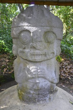 San Agustin, Kolombiya eski Kolomb öncesi heykeller. Archaeological Park, Magdalena Nehri'nin heykeller vadisinde kaynağında 1800 metre yükseklikte.