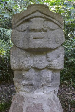 San Agustin, Kolombiya eski Kolomb öncesi heykeller. Archaeological Park, Magdalena Nehri'nin heykeller vadisinde kaynağında 1800 metre yükseklikte.