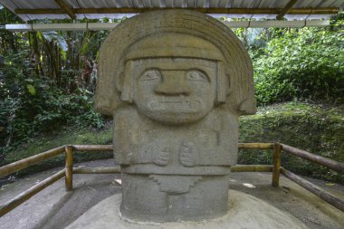 San Agustin, Kolombiya eski Kolomb öncesi heykeller. Archaeological Park, Magdalena Nehri'nin heykeller vadisinde kaynağında 1800 metre yükseklikte.