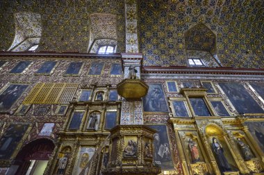Bogota, Kolombiya - 24 Ağustos: Santa Clara Müzesi kiliseyle 24 Ağustos 2017 Bogota, Kolombiya. Dini sanat büyük bir sergide evler.