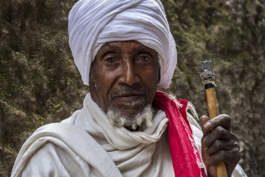 Lalibela, Etiyopya - 7 Ocak: yolcu, bahis Giyorgis bir portre için poz kiliseler Lalibela kaya içine 7 Ocak 2018 Etiyopya'da oyulmuş.