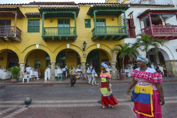 Cartagena Indias Kolumbia Sierpnia Kolumbijskie Kobiety Tradycyjnych Strojach Cartagena Sierpnia — Zdjęcie stockowe