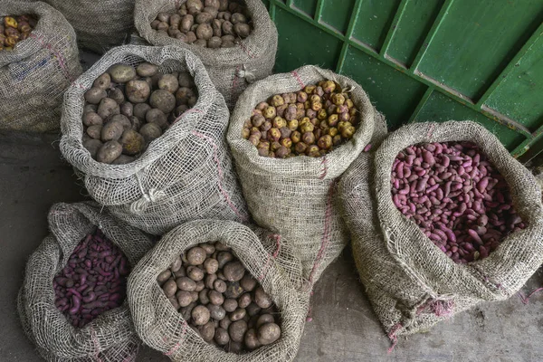 Sacos Com Batatas Mercado Silvia Popayan Colômbia — Fotografia de Stock