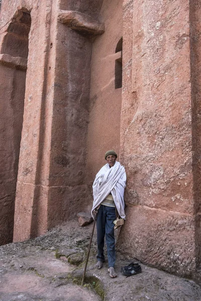Lalibela, Etiyopya - 6 Ocak: Kimliği belirsiz bir adam olarak bahis Gabriel-Rufael, 6 Ocak 2018 Etiyopya'da Lalibela kaya içine oyulmuş kiliseler portresi.