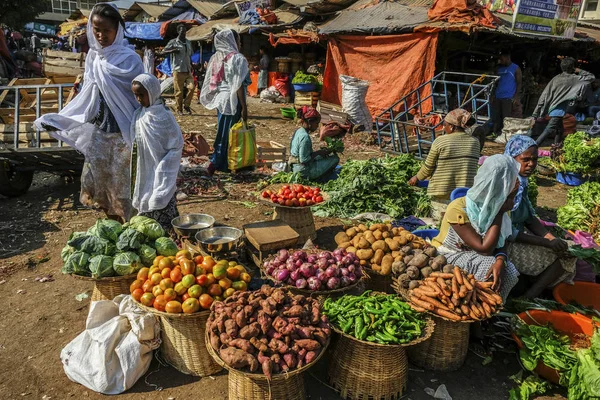 Bahir Dar Amhara Regionen Etiopien Januari Afrikansk Kvinna Säljer Vegetabiliska — Stockfoto
