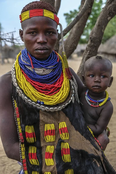 Omo Valley Etiopien Januari Oidentifierad Kvinna Karo Stam Med Traditionella — Stockfoto