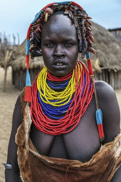 Valle Omo Etiopía Enero Mujer Karo Identificada Con Joyas Tradicionales —  Fotos de Stock