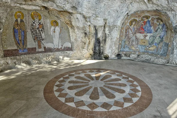 Mosaicos Pinturas Murales Monasterio Serbio Ortodoxo Ostrog Montenegro Ostrog Lugar — Foto de Stock