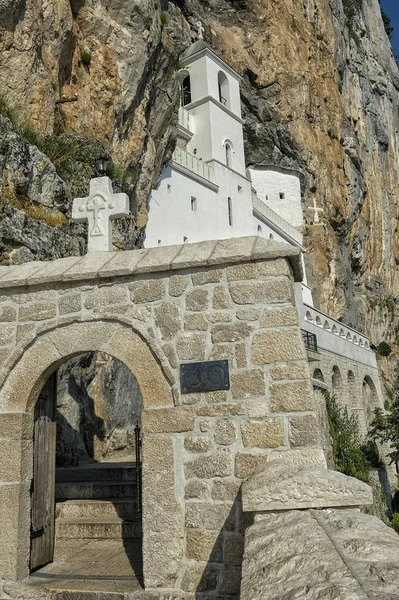 Monastery Ostrog Monastery Serbian Orthodox Church Placed Almost Vertical Rock — Stock Photo, Image