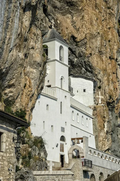Biara Ostrog Adalah Sebuah Biara Gereja Ortodoks Serbia Yang Ditempatkan — Stok Foto