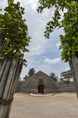 Rukari Antik Tarih Müzesi 'nde Rukari Kralı' nın Nyanza 'daki sarayının yeniden inşası. Ruanda