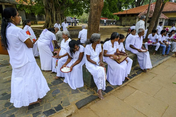 Kataragama Sri Lanka Gennaio 2020 Pellegrini Che Riposano Nella Stupa — Foto Stock