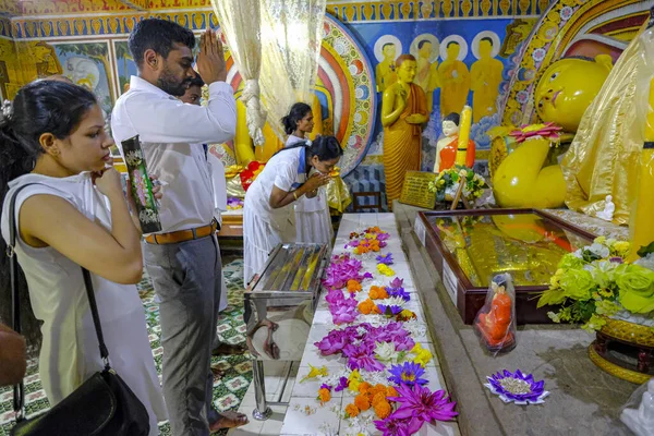 Kandy Sri Lanka January 2020 People Praying Natha Devale Buddhist — 스톡 사진