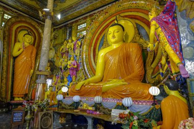 Colombo, Sri Lanka - Şubat 2020: Gangaramaya Tapınağı 'nda Buda heykeli 3 Şubat 2020, Colombo, Sri Lanka.