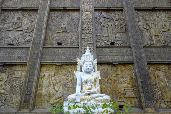 Colombo Sri Lanka Fevereiro 2020 Estátua Buda Templo Gangaramaya Fevereiro — Fotografia de Stock