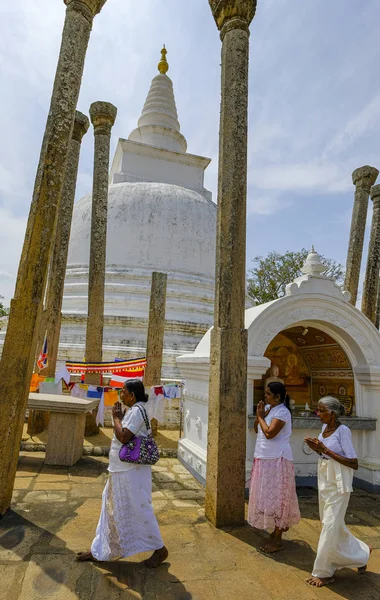 Anuradhapura Sri Lanka February 2020 Women Praying Buddhist Stupa Thuparama — 스톡 사진