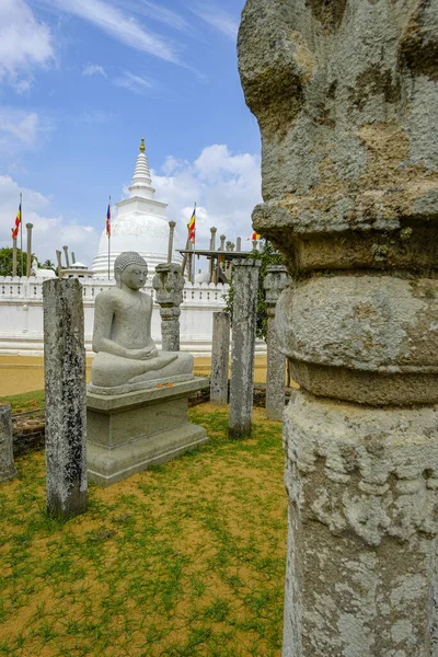 Anuradhapura Srí Lanka Únor 2020 Buddhova Socha Buddhistické Stupě Thuparama — Stock fotografie