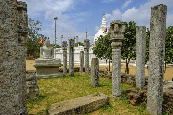 Анурадхапура Шри Ланка Февраль 2020 Года Статуя Будды Буддийской Ступе — стоковое фото