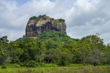 Sigiriya, Sri Lanka 'daki Sigirya Aslan Kayası kalesi.