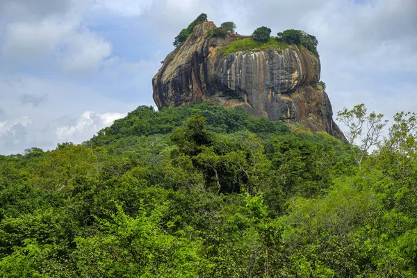 斯里兰卡锡吉里耶的Sigiriya狮石要塞 — 图库照片