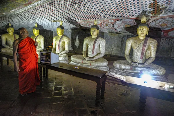 Dambulla Sri Lanka Février 2020 Moine Visitant Temple Grotte Dambulla — Photo