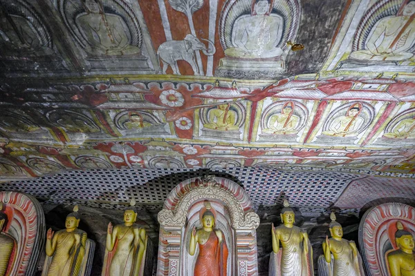 Dambulla Sri Lanka Helmikuu 2020 Buddha Patsas Dambulla Luolan Temppelissä — kuvapankkivalokuva