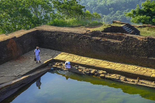 2018 스리랑카의 시기리야 Sigiriya 2020 사람들 시기리야 Sigiriya 요새를 방문했다 — 스톡 사진