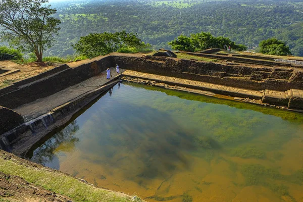 2018 스리랑카의 시기리야 Sigiriya 2020 사람들 시기리야 Sigiriya 요새를 방문했다 — 스톡 사진