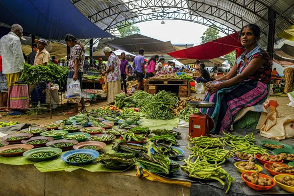 Polonnaruwa Sri Lanka Febrero 2020 Una Mujer Vendiendo Verduras Mercado — Foto de Stock