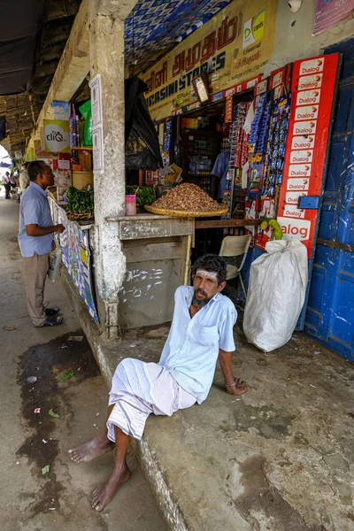 Jaffna Sri Lanka Febrero 2020 Hombre Descansando Mercado Jaffna Febrero —  Fotos de Stock