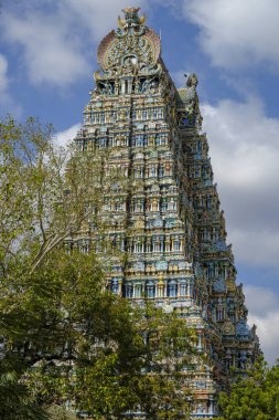 Madurai, Hindistan - Mart 2020: Hindu Meenakshi Amman Tapınağı 'nın Gopuram' ı 10 Mart 2020, Madurai, Hindistan.