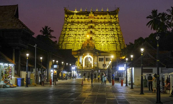 Thiruvananthapuram India Marzo 2020 Gente Caminando Por Templo Shri Padmanbhaswamy — Foto de Stock