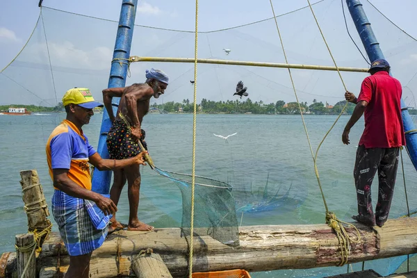 Kochi India Marzo 2020 Tradizionali Reti Pesca Cinesi Sulla Spiaggia — Foto Stock