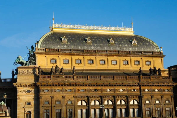 Prager Nationaltheater Fluss Herbst — Stockfoto