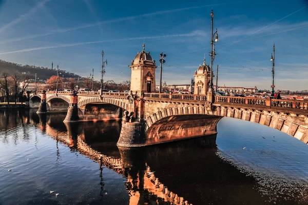 Pražská Ulice Most Řeky Podzim — Stock fotografie