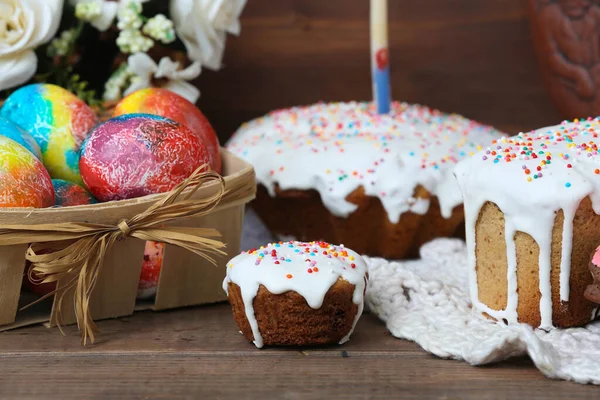 Almuerzo Tradicional Ortodoxo Pascua Con Cestas Pascua Huevos Colores —  Fotos de Stock