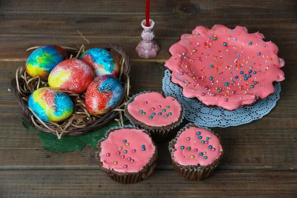 Tradiční Pravoslavný Velikonoční Oběd Velikonočními Koši Barevnými Vejci — Stock fotografie