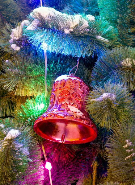 Árbol Juguete Rojo Campana Una Guirnalda Luminosa Multicolor — Foto de Stock