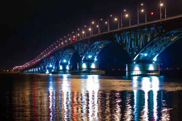 Ponte Notturno Illuminato Blu Con Archi — Foto Stock