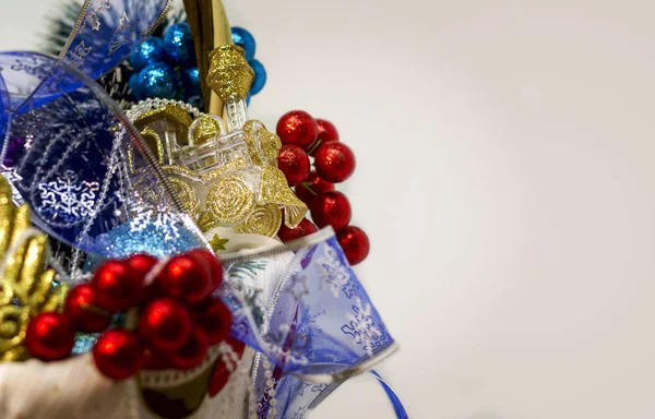 Jouets Sapin Noël Dans Une Boîte Avec Rubans Tinsel Perles — Photo