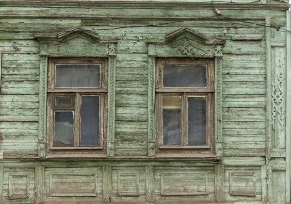 Antique wooden windows carved platbands in the village, Russian outback — Stock Image Antique Wooden Windows Carved Platbands Village Russian Outback Stock Image