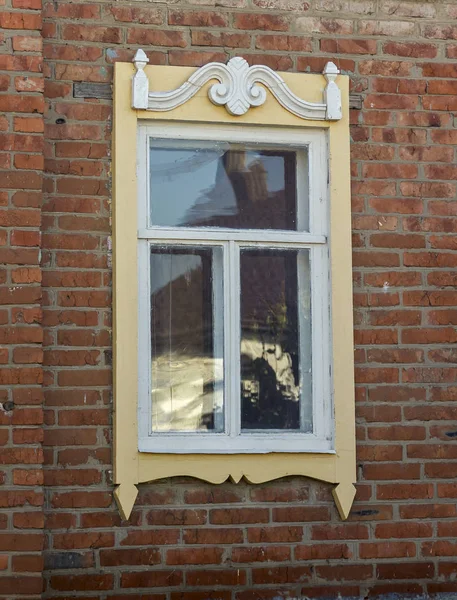 Antique wooden windows carved platbands in the village, Russian outback — Stock Image Antique Wooden Windows Carved Platbands Village Russian Outback Royalty Free Stock Photos